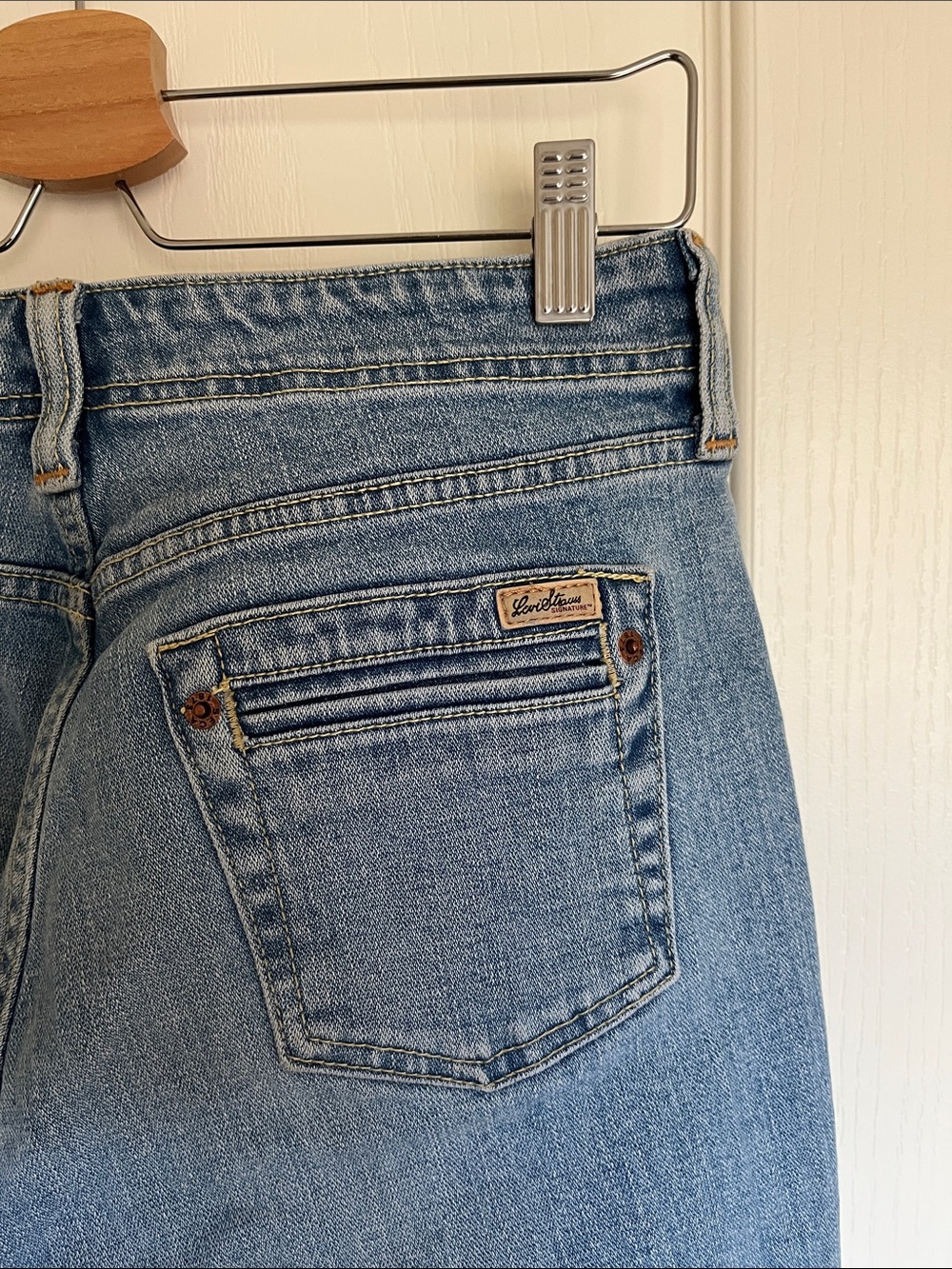 Y2K Levis Denim Low Rise Capris